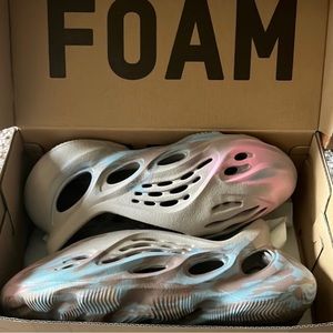 Yeezy Foam RNNR ‘MX Sand Grey’